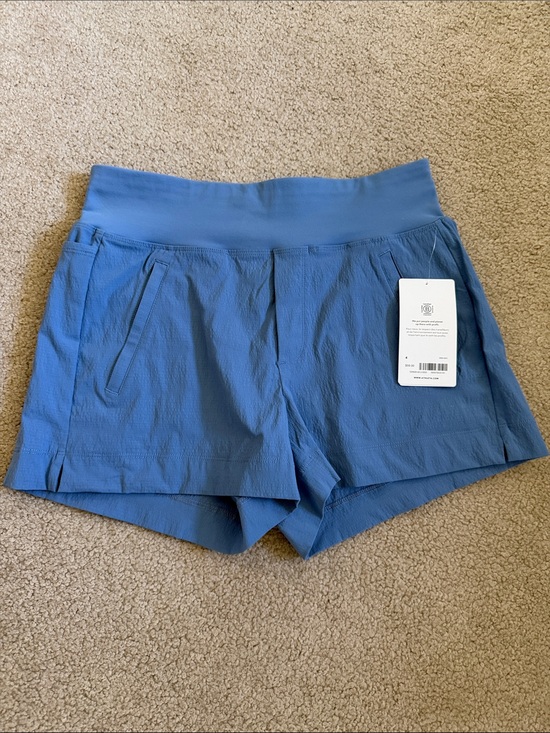 Athleta Pants - NWT Athleta Trekkie North Short w zip pockets Athletic Shorts size 4